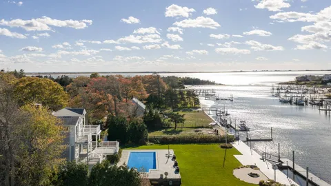 $3,495,000 | 20 Penny Lane, Hampton Bays, NY 11946