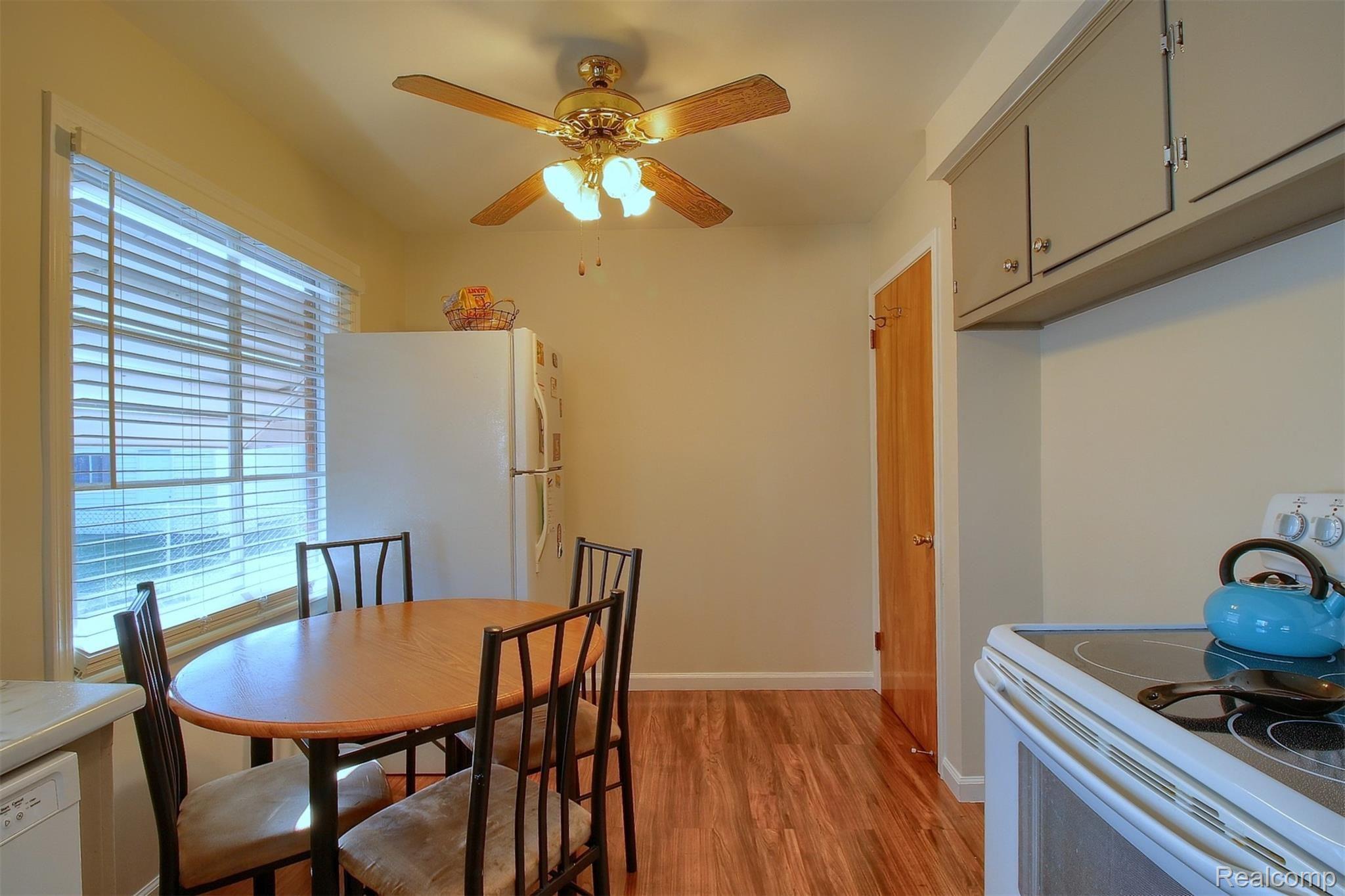 7885 Merrick Street Taylor, MI 48180 - Photo 9 of 26 10-Breakfast Nook 2nd View.jpg
