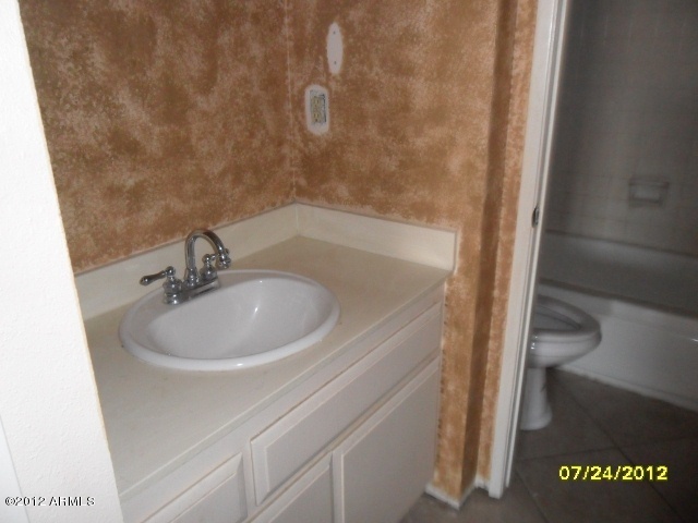 5525 East Thomas Road, Unit F15 Phoenix, AZ 85018 - Photo 14 of 17 a bathroom with a sink and a mirror
