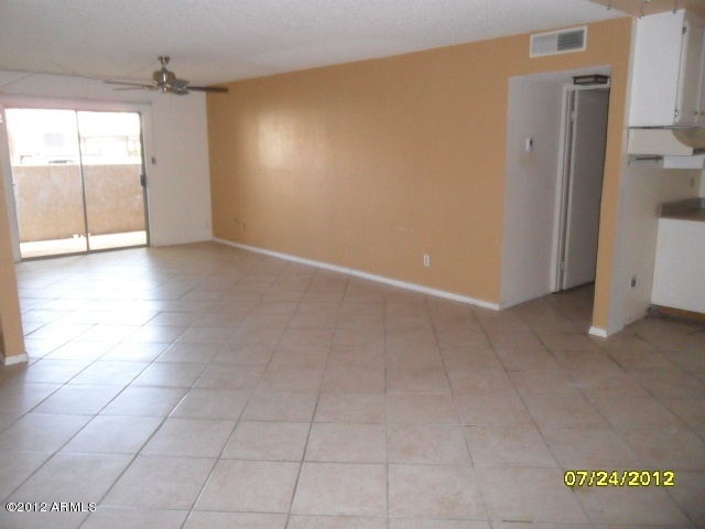 5525 East Thomas Road, Unit F15 Phoenix, AZ 85018 - Photo 2 of 17 a view of a livingroom with an empty space and a window