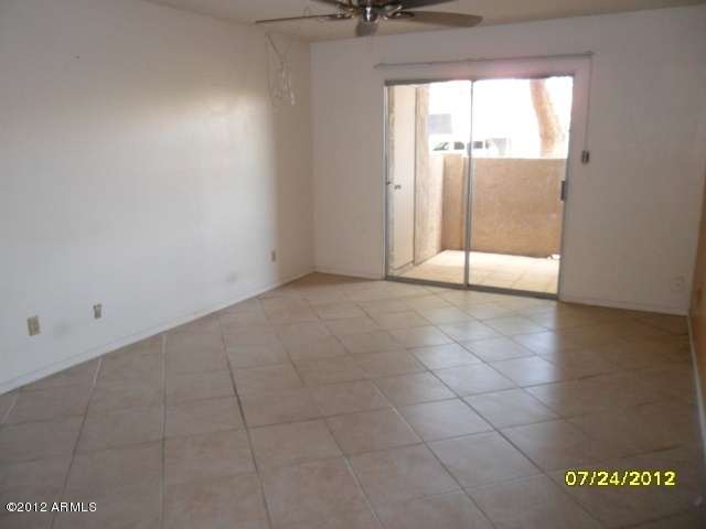5525 East Thomas Road, Unit F15 Phoenix, AZ 85018 - Photo 3 of 17 a view of an empty room and a window