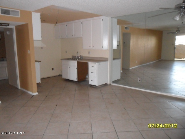 5525 East Thomas Road, Unit F15 Phoenix, AZ 85018 - Photo 7 of 17 a view of a kitchen with a sink