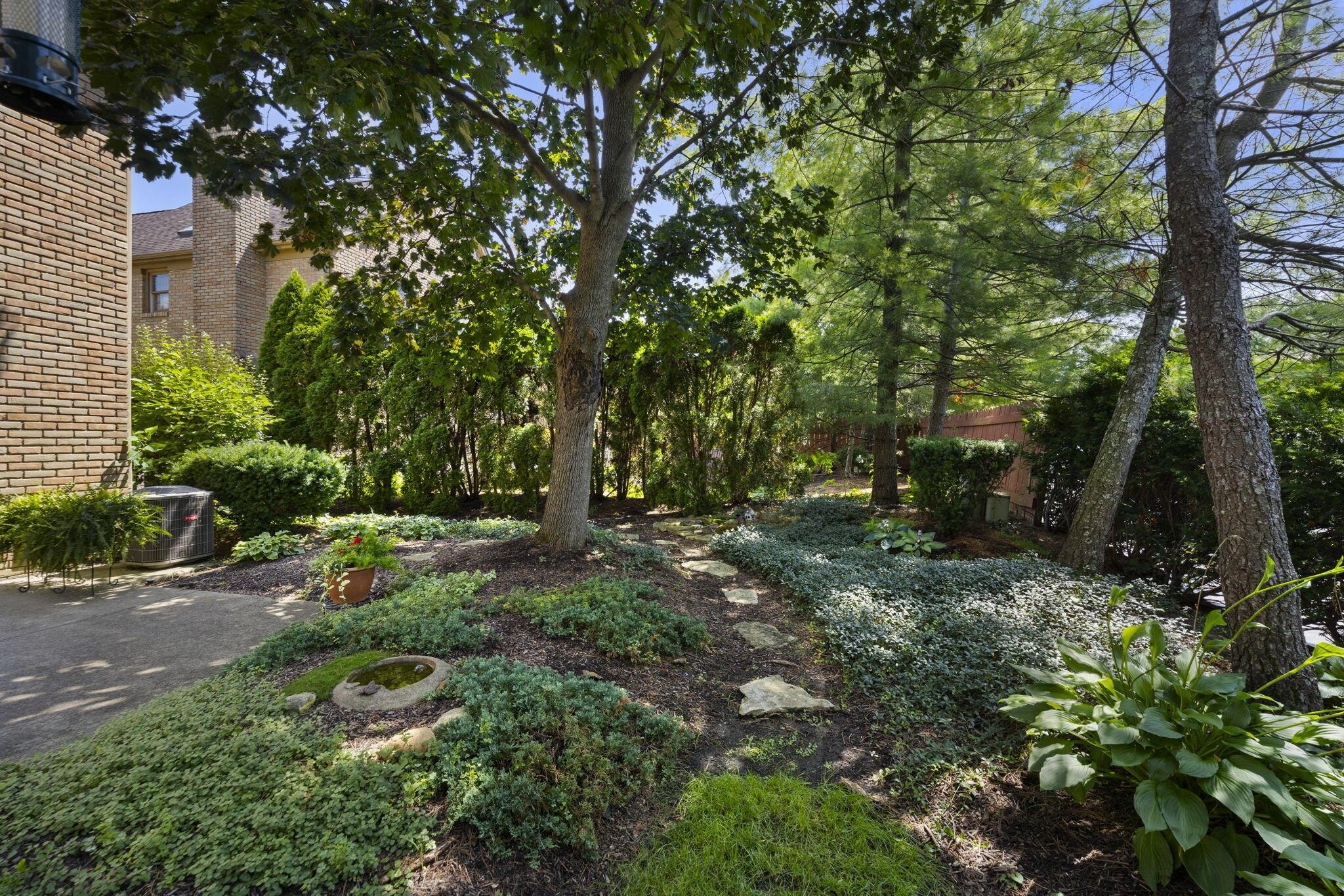 2213 Partlow Drive Columbus, OH 43220 - Photo 55 of 77 Yard