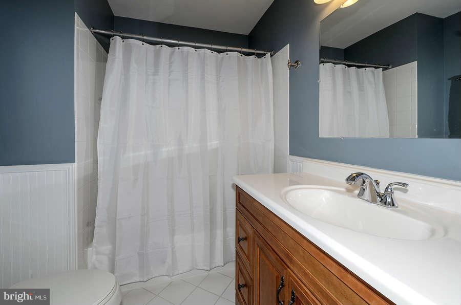 6146 Roxbury Avenue Springfield, VA 22152 - Photo 19 of 22 Family Bath