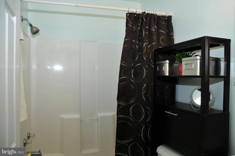 603 Poplar Road Sterling, VA 20164 - Photo 10 of 16 Master Bath