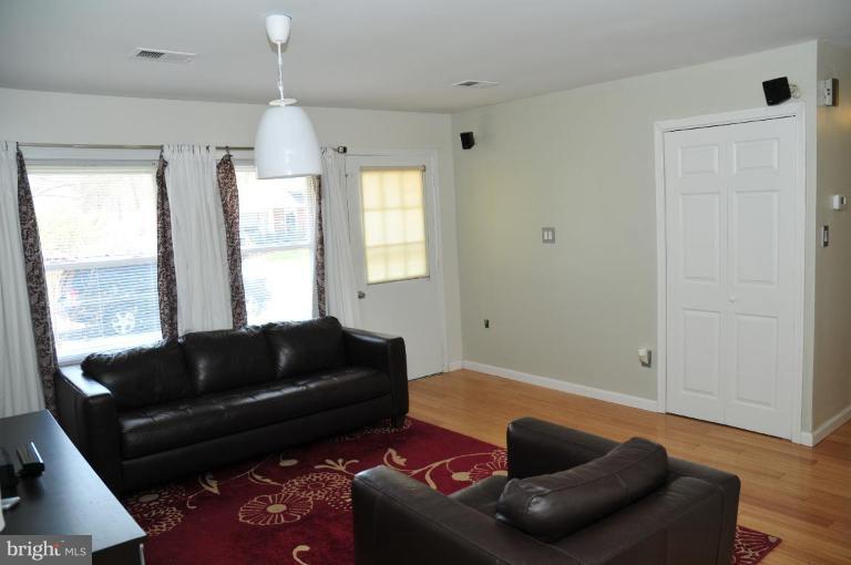603 Poplar Road Sterling, VA 20164 - Photo 14 of 16 Family Room #3