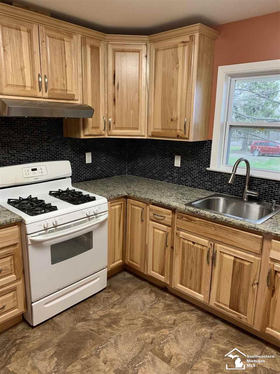 8131 Hudson Road Pittsford, MI 49271 - Photo 13 of 56