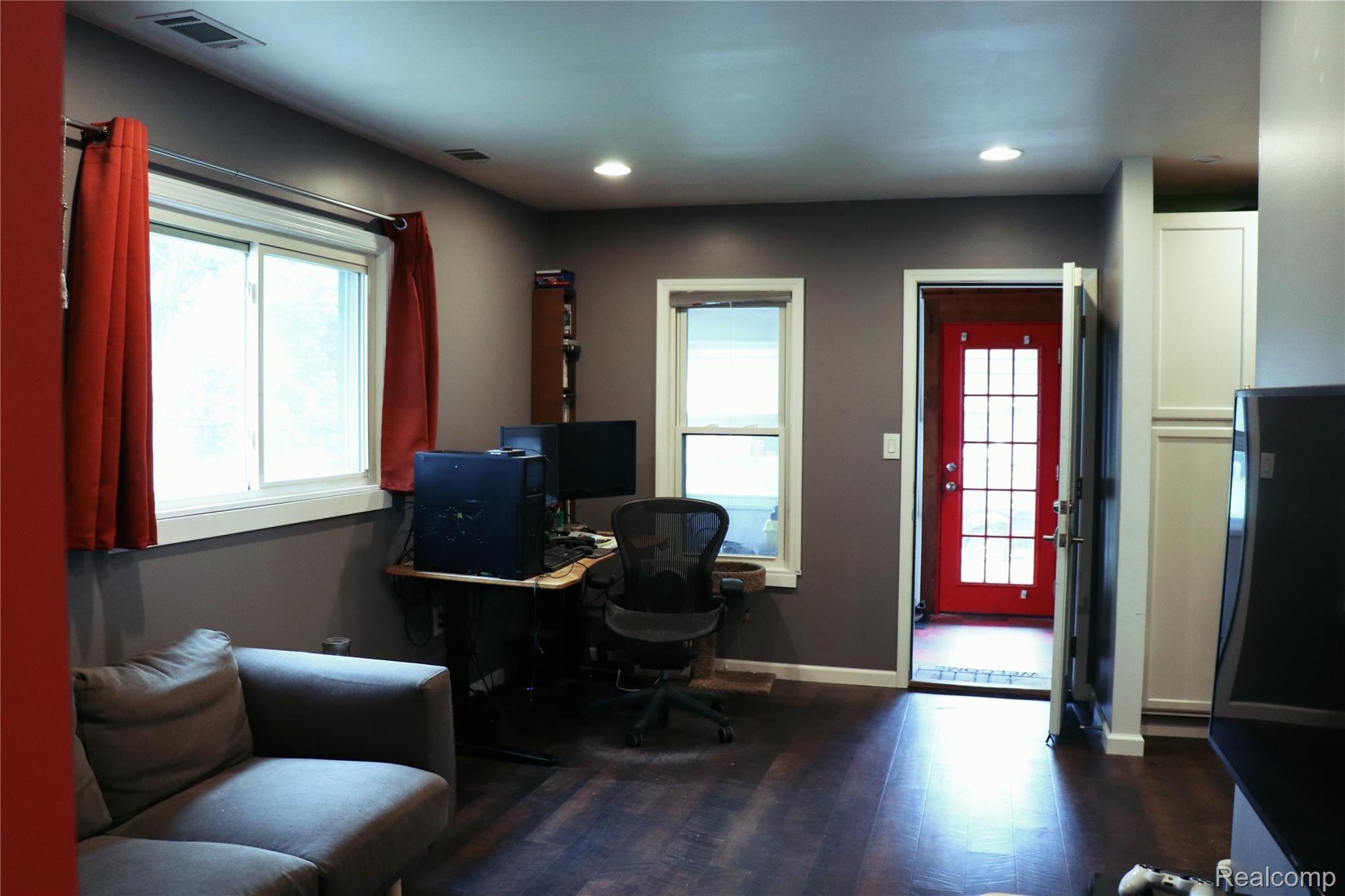 580 Stratford Road Ferndale, MI 48220 - Photo 3 of 12 H17 (1).jpg