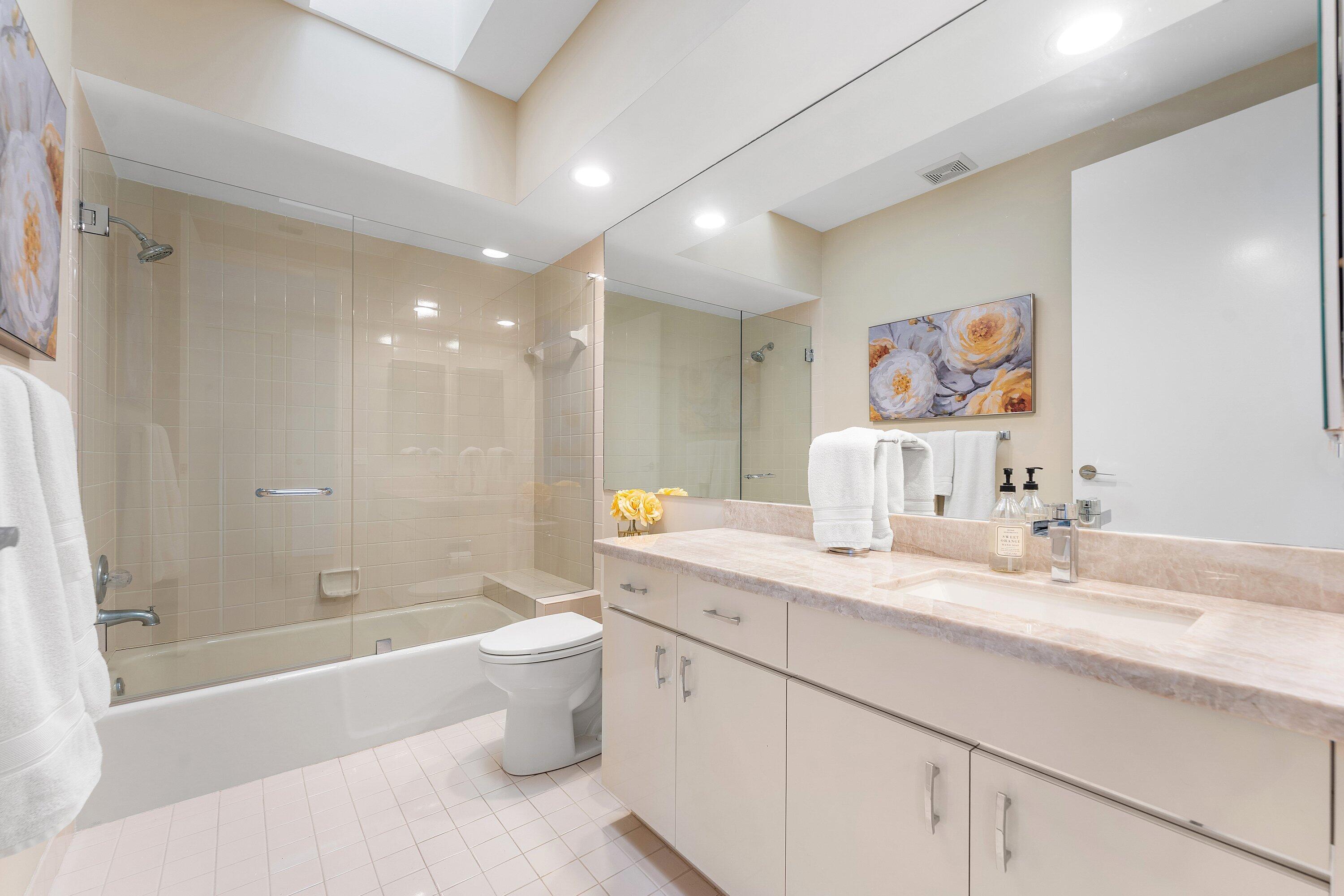 5863 Waterford Boca Raton, FL 33496 - Photo 23 of 90 Guest Bathroom