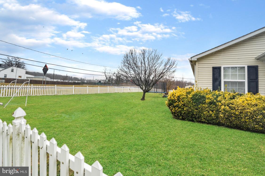 3905 Glenhurst Road Dundalk, MD 21222 - Photo 3 of 43 Gallery Image 3