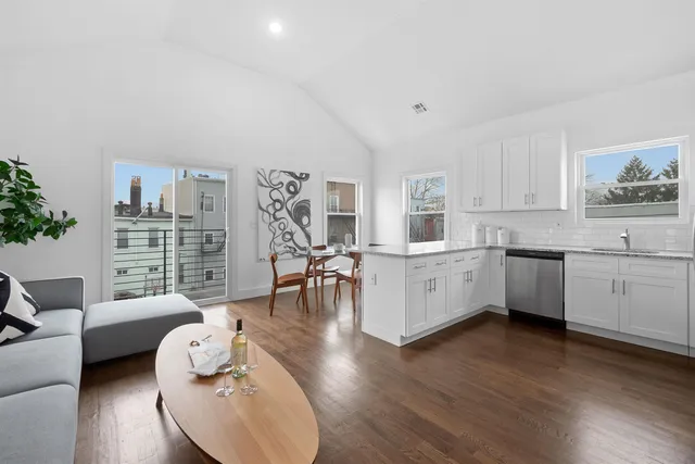 $3,595 | 111 Charles Street, Unit 2, Jersey City, NJ 07307