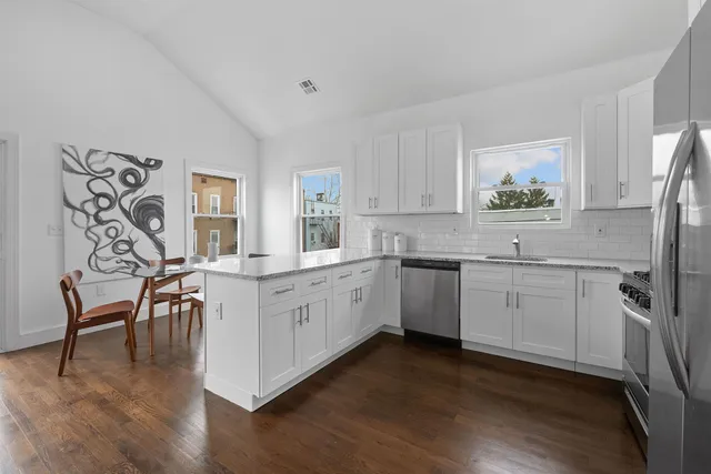 $3,595 | 111 Charles Street, Unit 2, Jersey City, NJ 07307