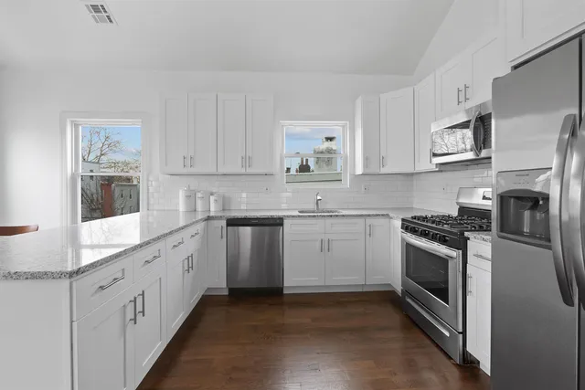 $3,595 | 111 Charles Street, Unit 2, Jersey City, NJ 07307