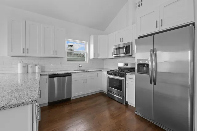 $3,595 | 111 Charles Street, Unit 2, Jersey City, NJ 07307