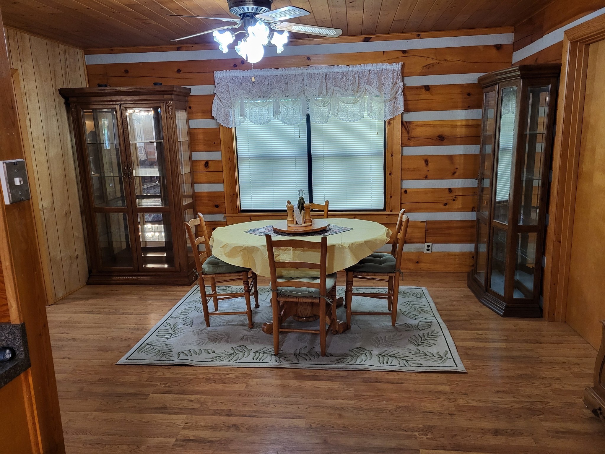 967 Mud Creek Road Morrison, TN 37357 - Photo 12 of 33 a dining room with furniture and window