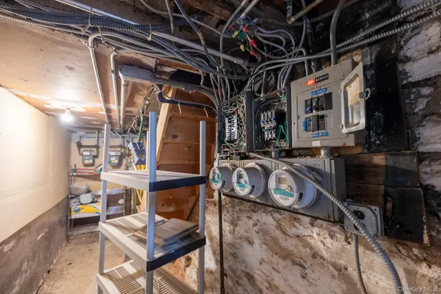 a view of a parking space