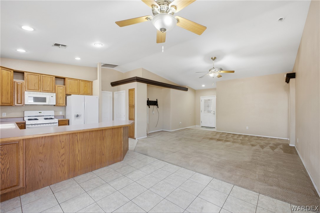 3918 North Eagle Rock Road Kingman, AZ 86409 - Photo 5 of 44 a view of a kitchen with electric appliances