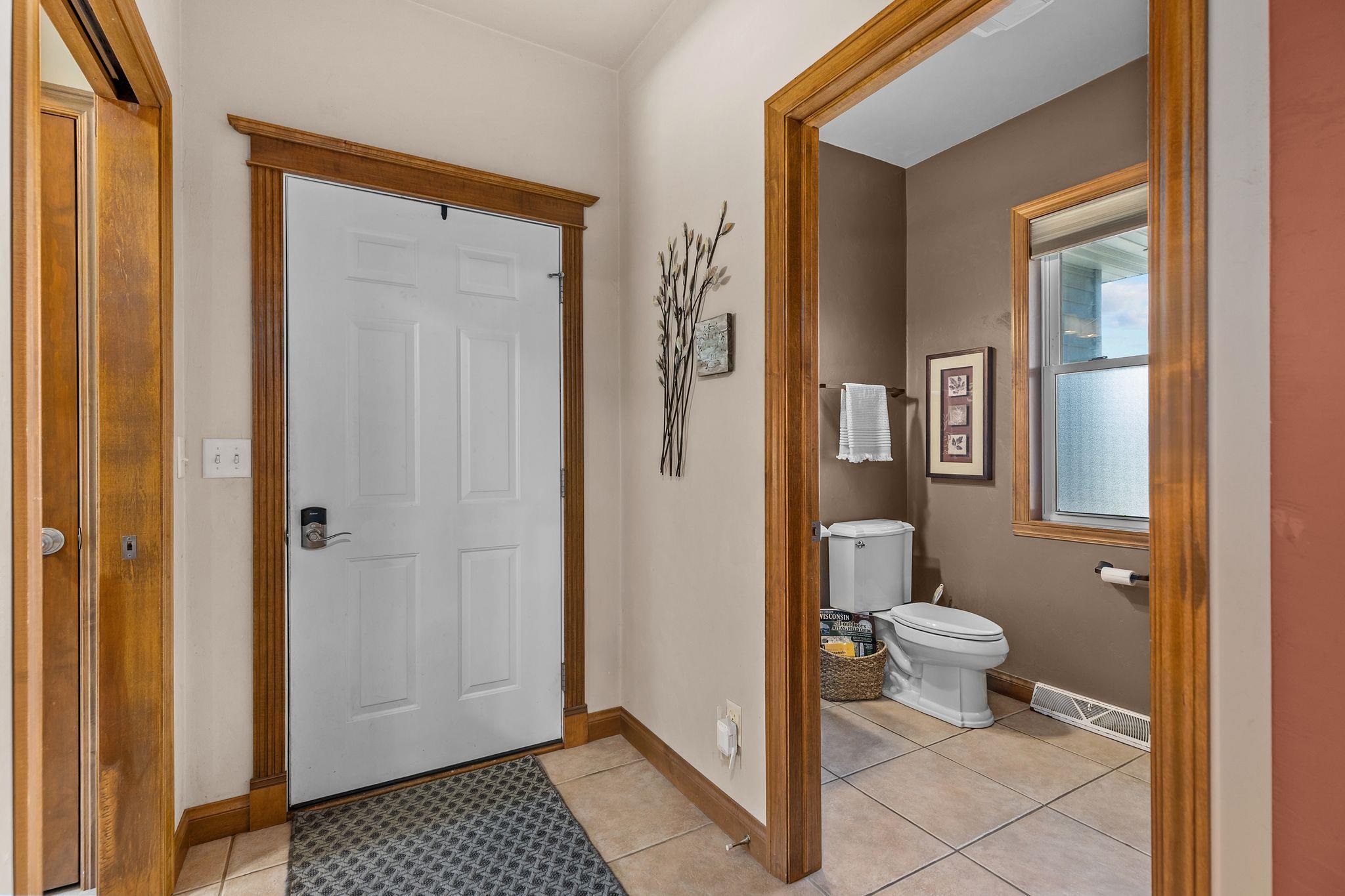 477 Dalton Road Neenah, WI 54956 - Photo 12 of 35