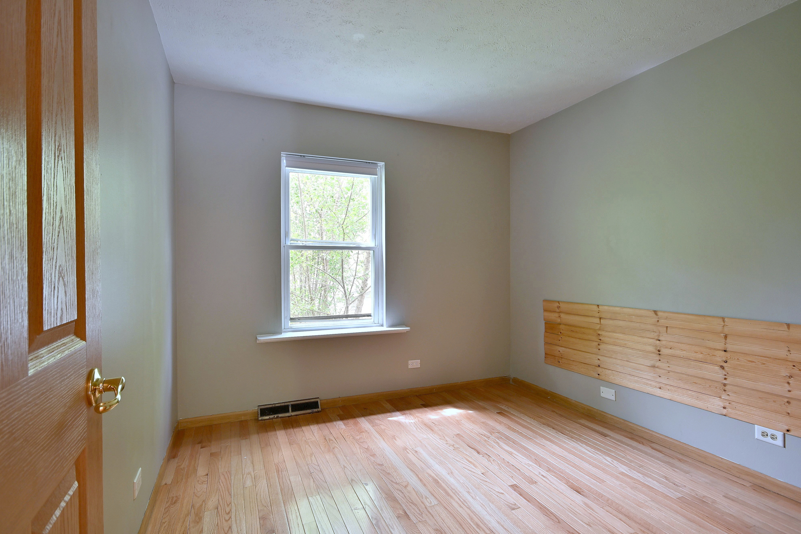 20564 Elizabeth Avenue Prairie View, IL 60089 - Photo 23 of 40 an empty room with wooden floor and windows