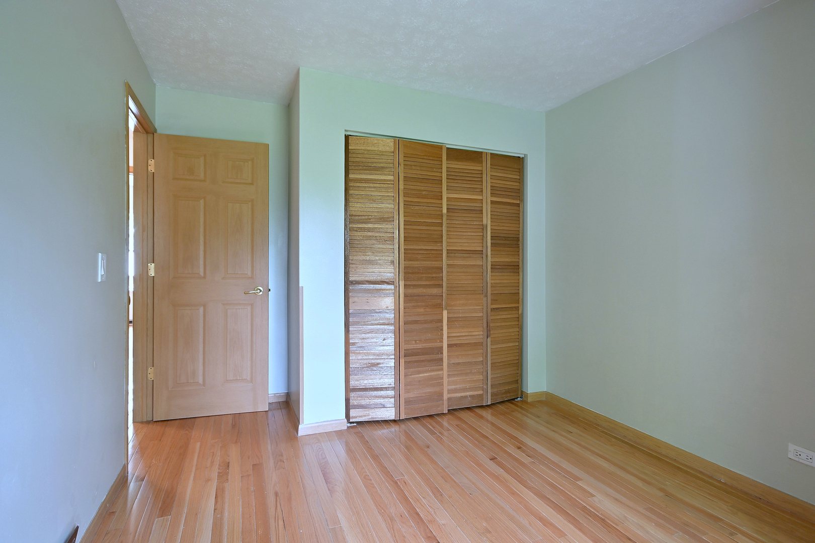 20564 Elizabeth Avenue Prairie View, IL 60089 - Photo 25 of 40 an empty room with wooden floor and windows
