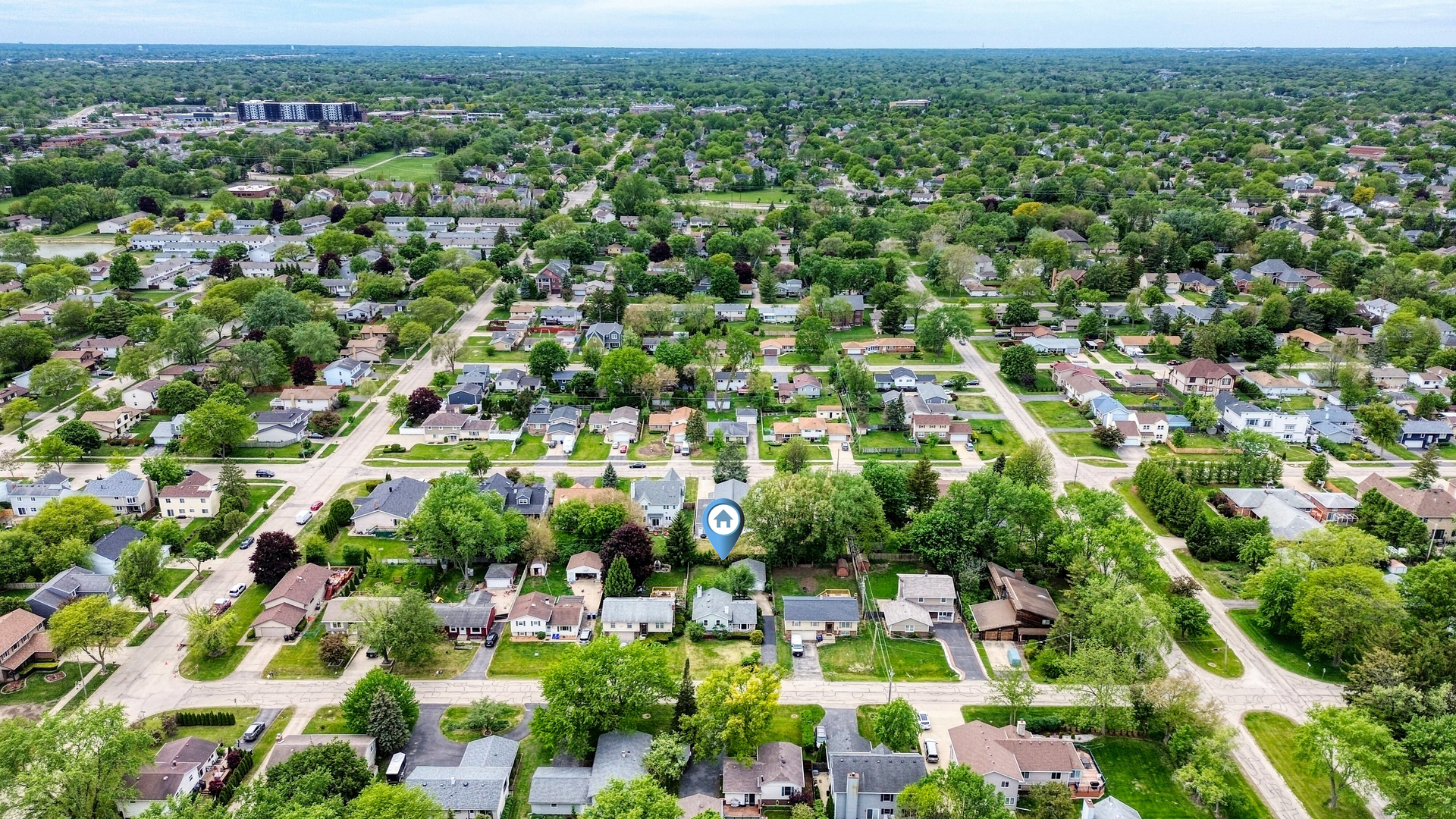 20564 Elizabeth Avenue Prairie View, IL 60089 - Photo 35 of 40 a view of a city