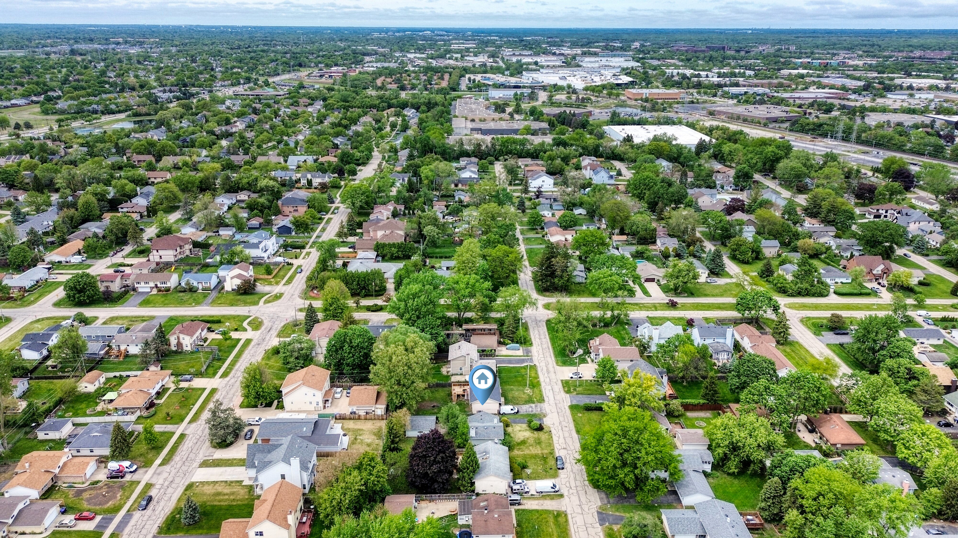 20564 Elizabeth Avenue Prairie View, IL 60089 - Photo 36 of 40 an aerial view of residential houses with outdoor space and trees