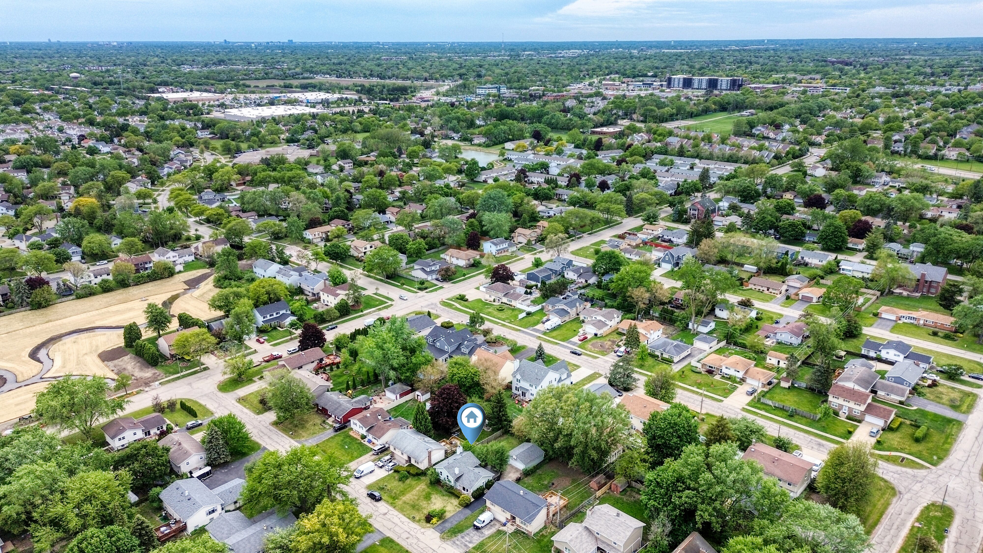 20564 Elizabeth Avenue Prairie View, IL 60089 - Photo 39 of 40 an aerial view of a city