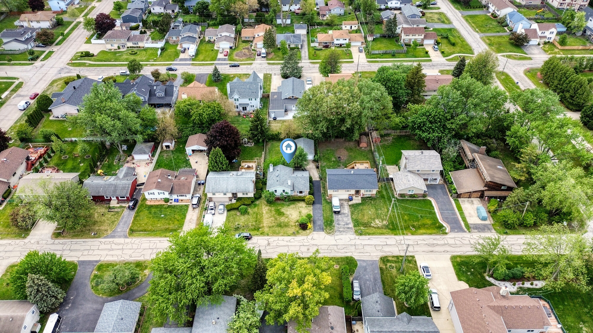 20564 Elizabeth Avenue Prairie View, IL 60089 - Photo 40 of 40 an aerial view of residential houses with outdoor space and street view