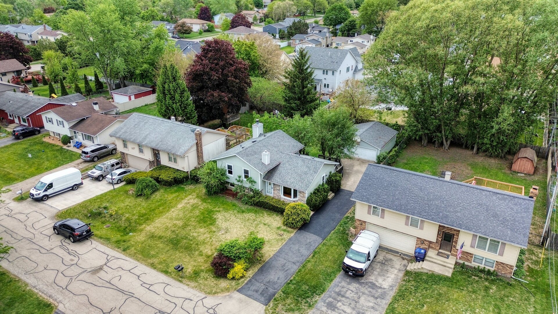 20564 Elizabeth Avenue Prairie View, IL 60089 - Photo 5 of 40 an aerial view of a house with garden space and street view