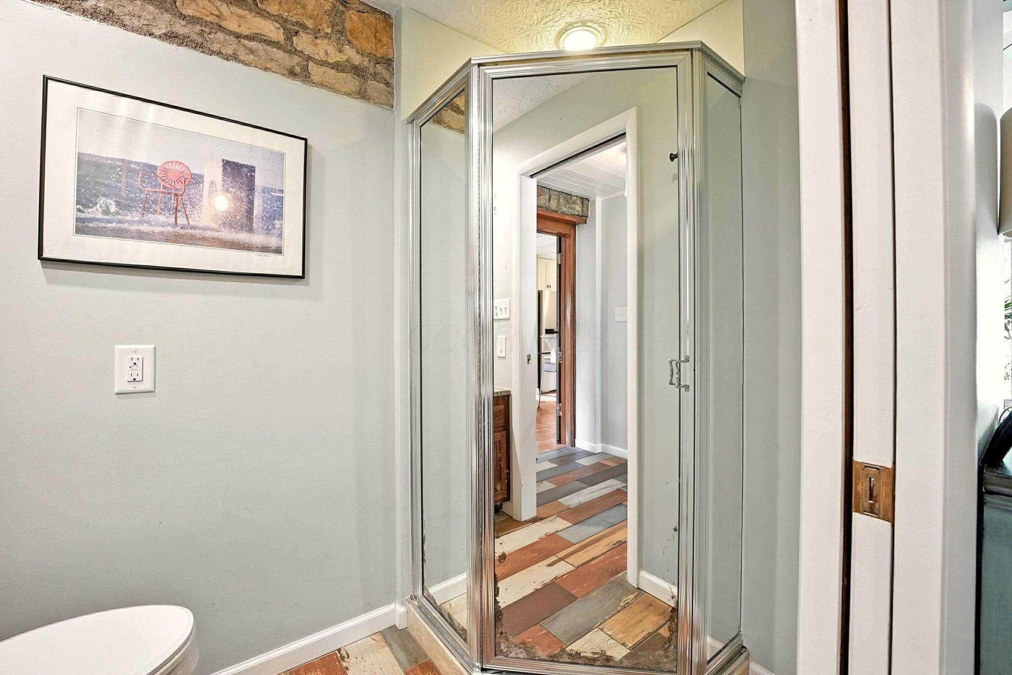 95 South Stanwood Road Columbus, OH 43209 - Photo 17 of 48 1st floor bath