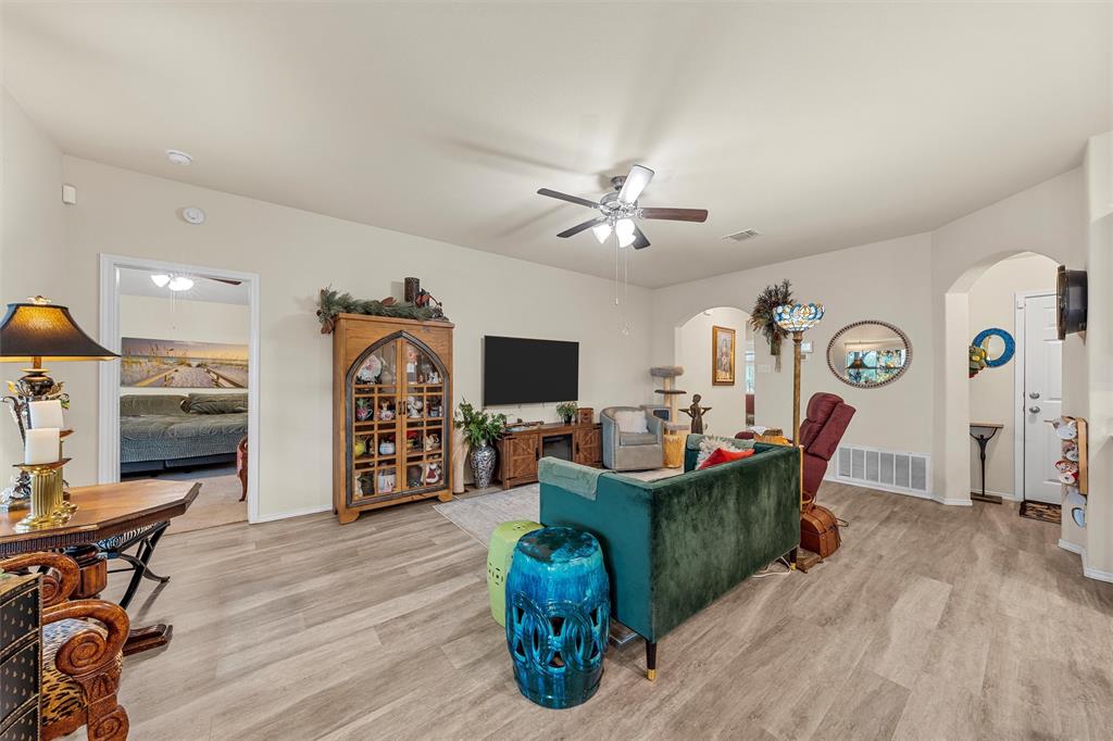 3204 Beutel Road Lorena, TX 76655 - Photo 7 of 38