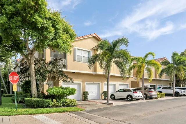 $349,900 | 110 Lighthouse Circle, Unit A, Tequesta, FL 33469