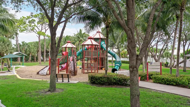 $349,900 | 110 Lighthouse Circle, Unit A, Tequesta, FL 33469