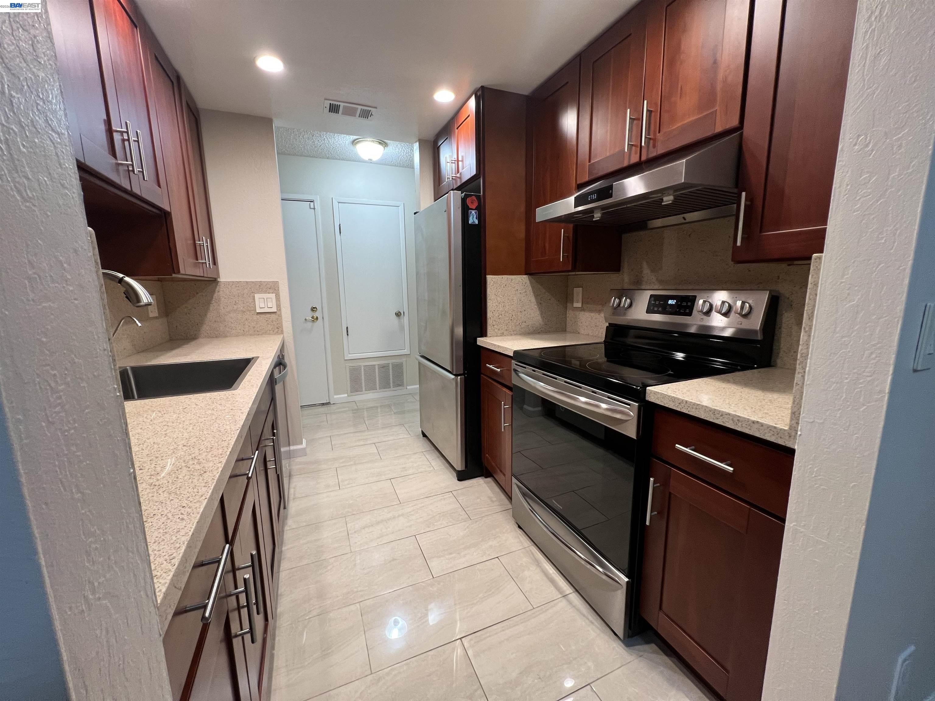 4176 San Pablo Dam Road, Unit B El Sobrante, CA 94803 - Photo 4 of 19