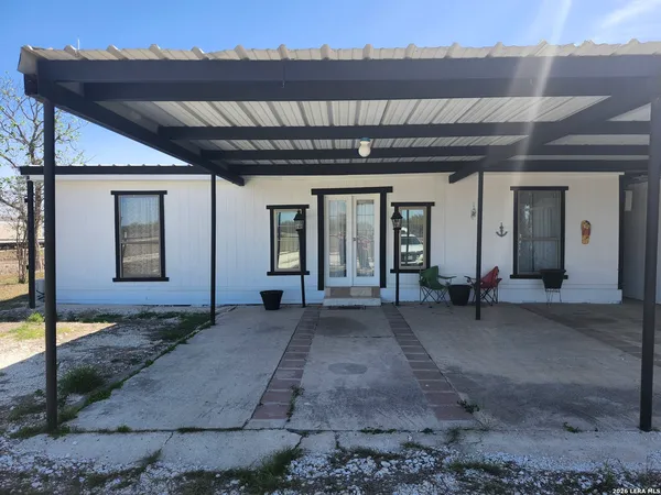 $1,500 | 1010 County Road 6710, Natalia, TX 78059