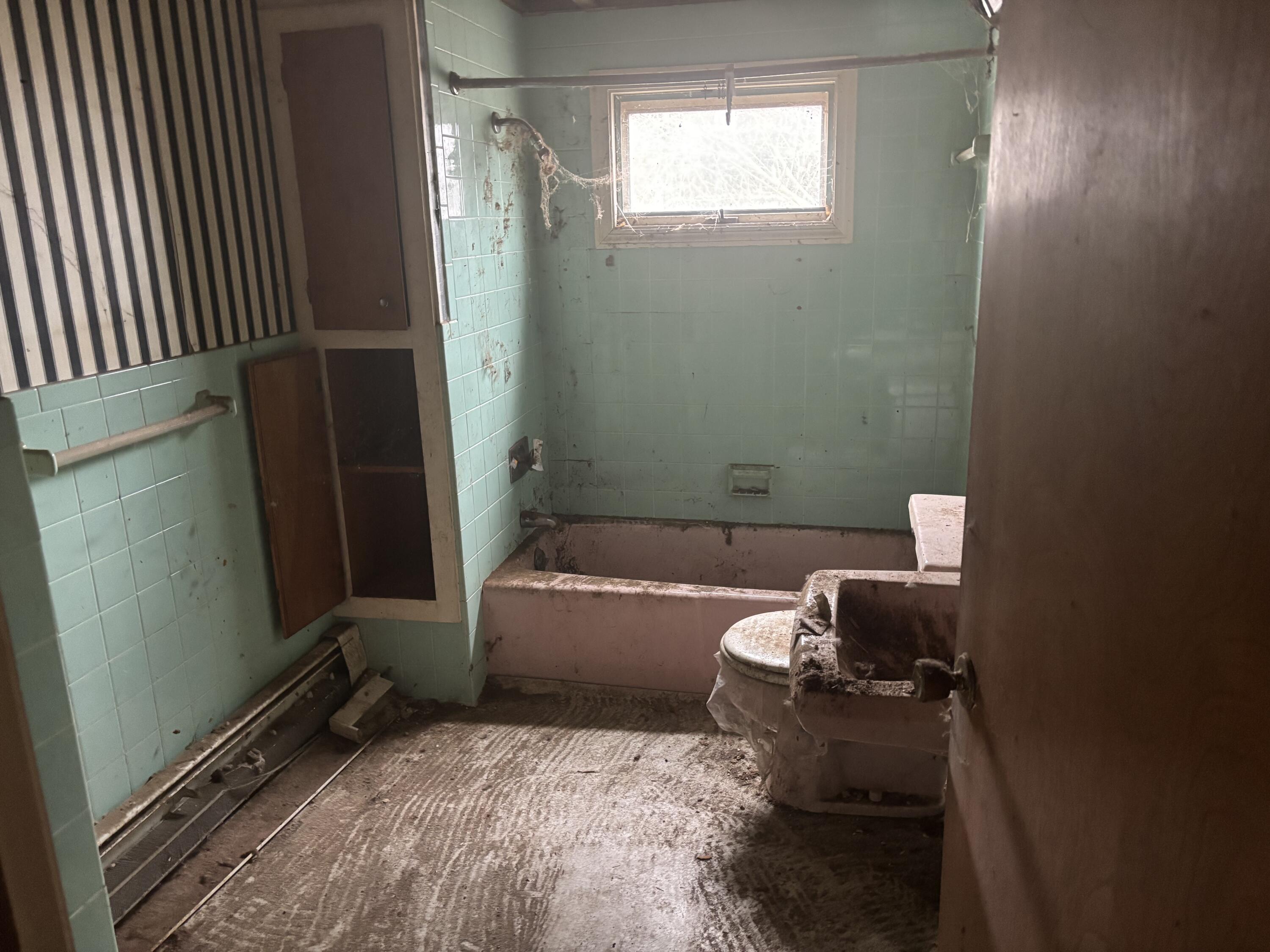 202 Route 28 West Harwich, MA 02671 - Photo 15 of 19 a bathroom with a sink and a bath tub