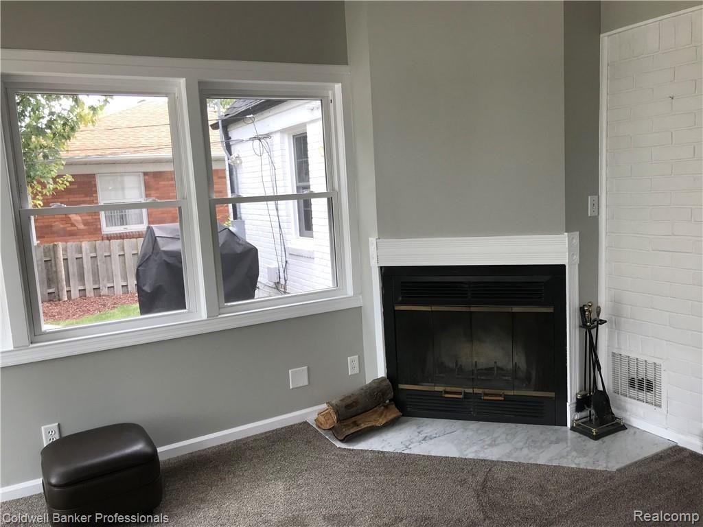1002 Hawthorne Road Grosse Pointe Woods, MI 48236 - Photo 9 of 26