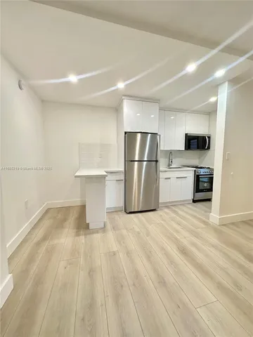 $1,960 | 5991 Southwest 76th Street, Unit A2, South Miami, FL 33143