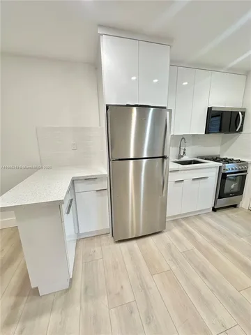 $1,960 | 5991 Southwest 76th Street, Unit A2, South Miami, FL 33143