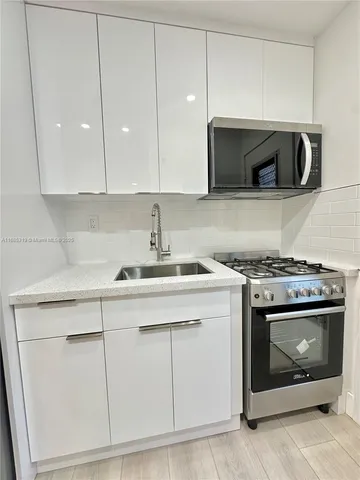 $1,960 | 5991 Southwest 76th Street, Unit A2, South Miami, FL 33143