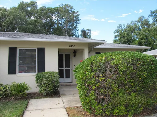 $4,300 | 7050 West Country Club Drive North, Unit 10A, Sarasota, FL 34243
