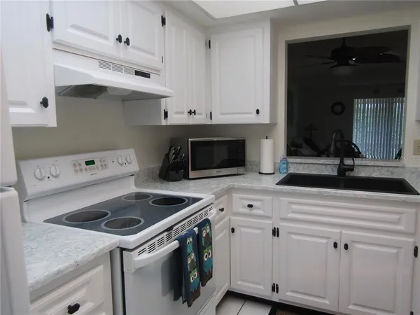 $4,300 | 7050 West Country Club Drive North, Unit 10A, Sarasota, FL 34243