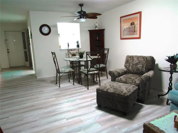 $4,300 | 7050 West Country Club Drive North, Unit 10A, Sarasota, FL 34243