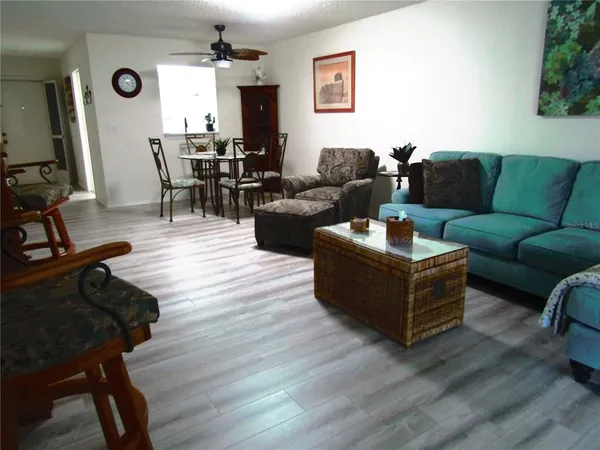 $4,300 | 7050 West Country Club Drive North, Unit 10A, Sarasota, FL 34243