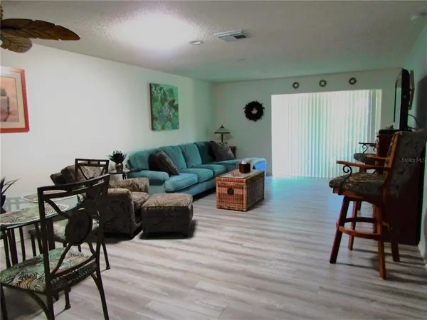 $4,300 | 7050 West Country Club Drive North, Unit 10A, Sarasota, FL 34243