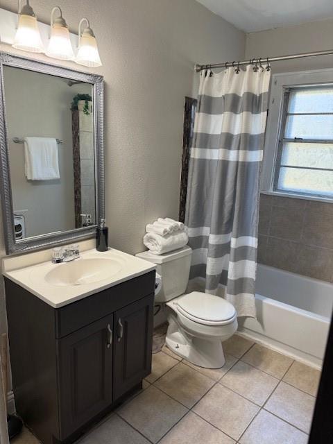 302 Merrick Street Shreveport, LA 71104 - Photo 13 of 30 a bathroom with a sink toilet and shower