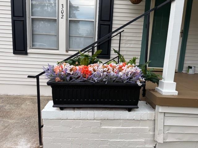 302 Merrick Street Shreveport, LA 71104 - Photo 5 of 30 a wooden bench sitting in front of a house