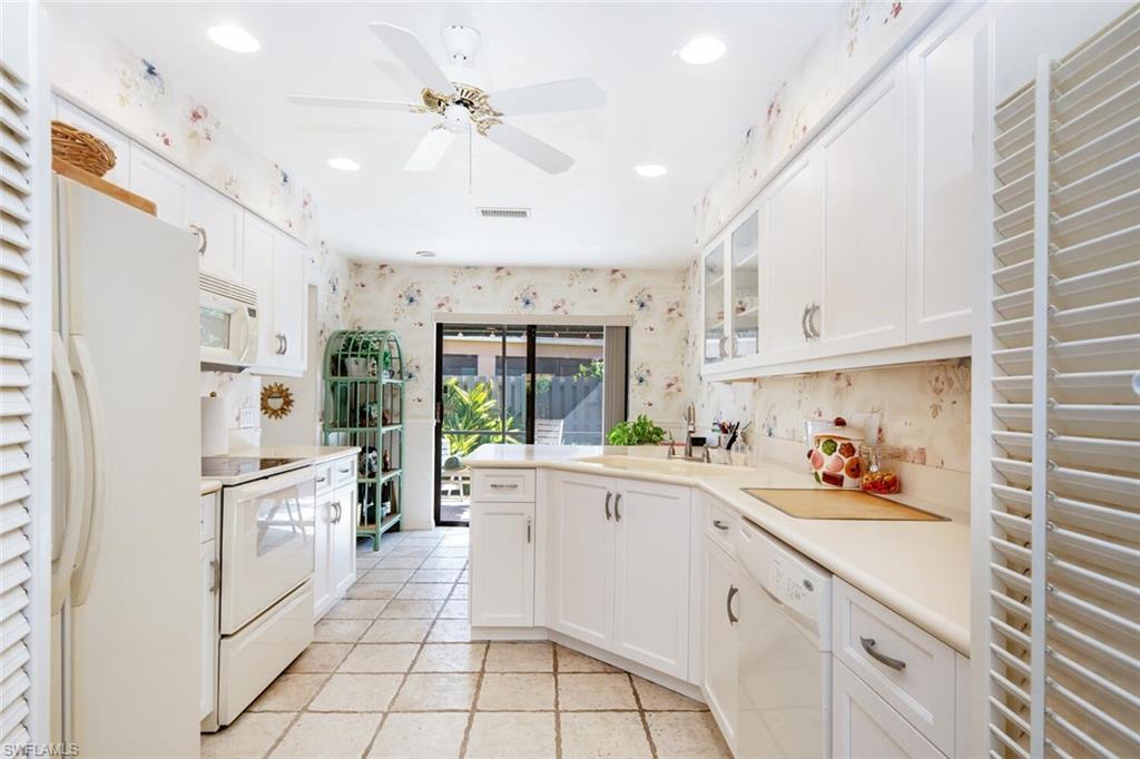 717 Reef Point Circle, Unit 12 Naples, FL 34108 - Photo 15 of 35 Kitchen