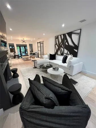 $14,000 | 5173 Alton Road, Miami Beach, FL 33140