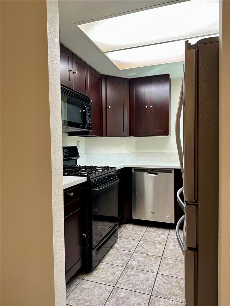 12476 Montecito Road, Unit 5 Seal Beach, CA 90740 - Photo 13 of 32